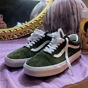 The coolest green Vans 🍔🎈🥐 never worn. Brand new without tags